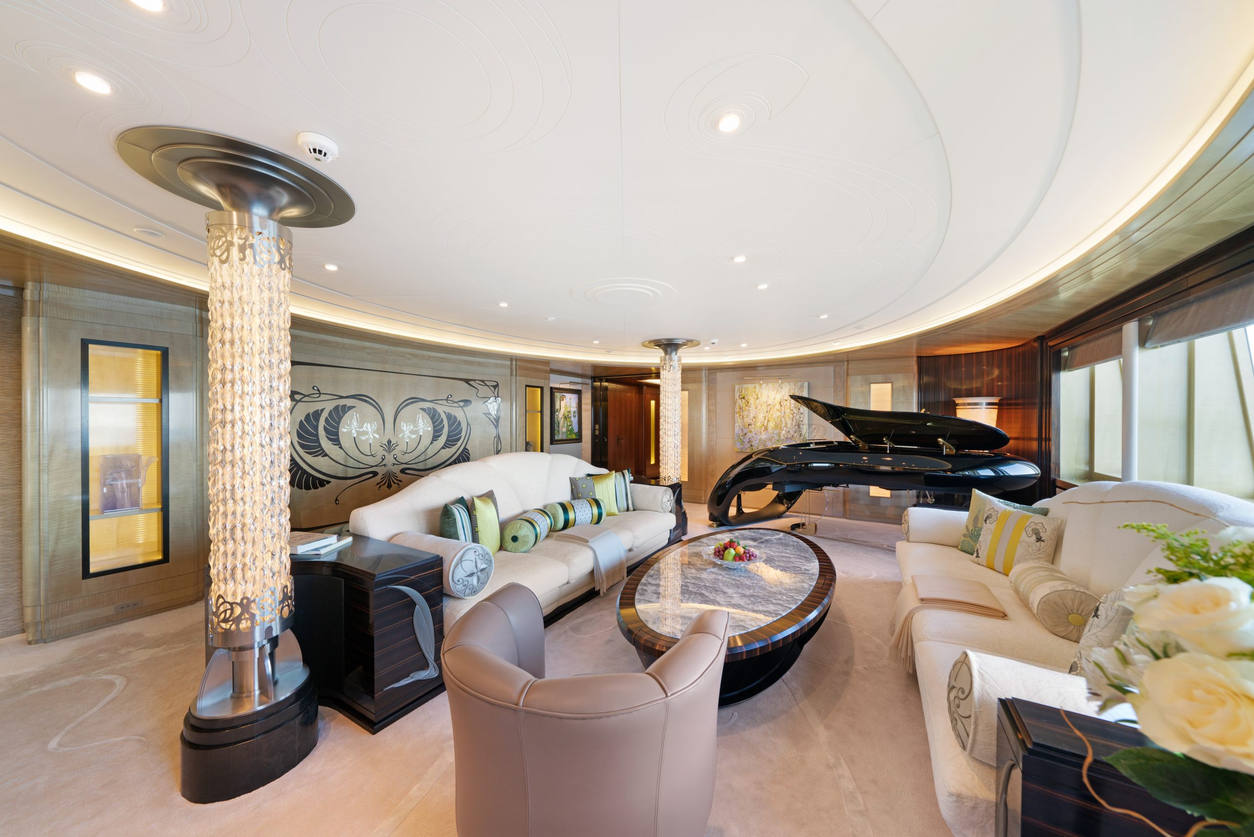 Motor Yacht Amaryllis Piano Lounge