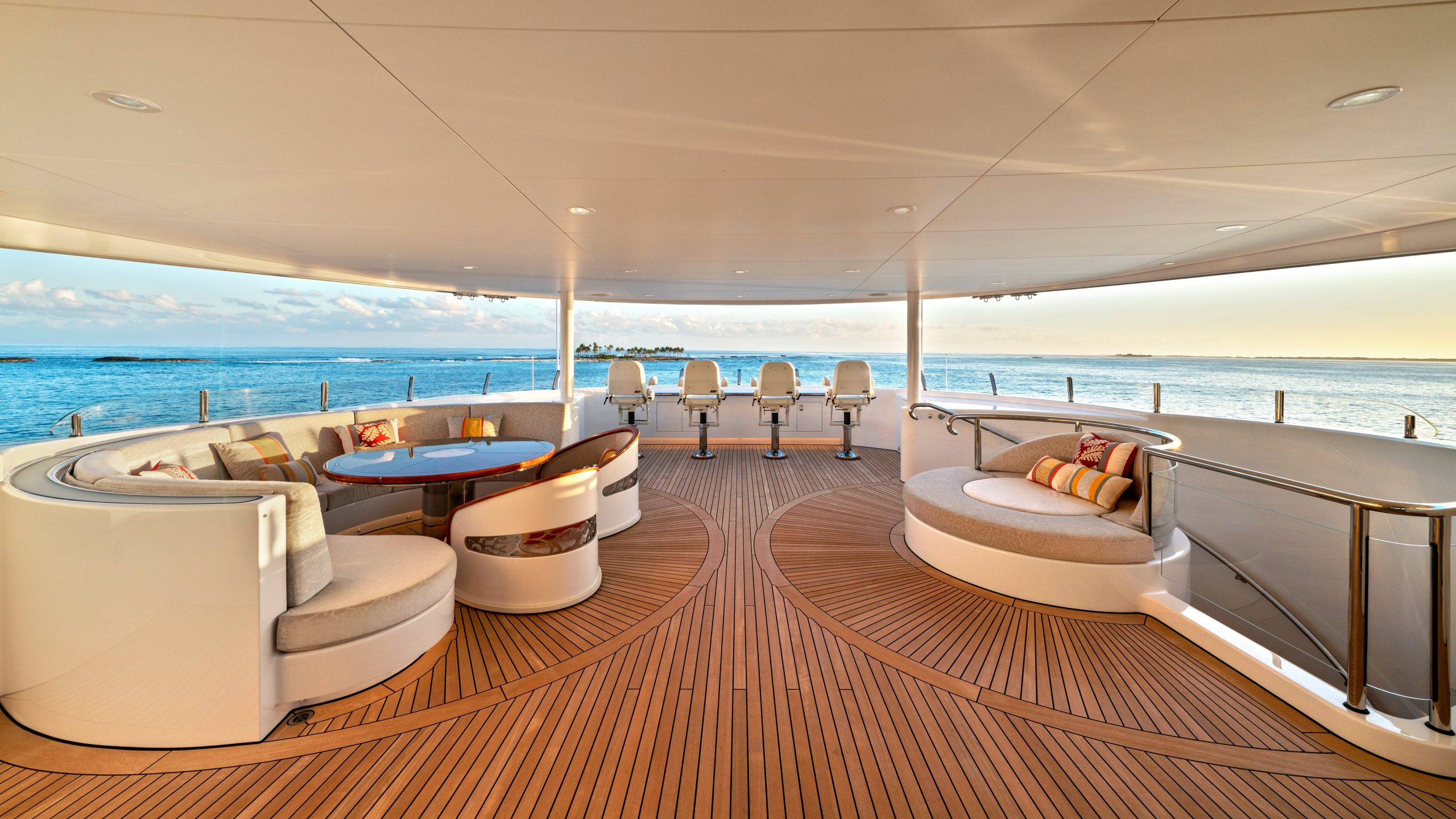 Motor Yacht Amaryllis Sun deck forward