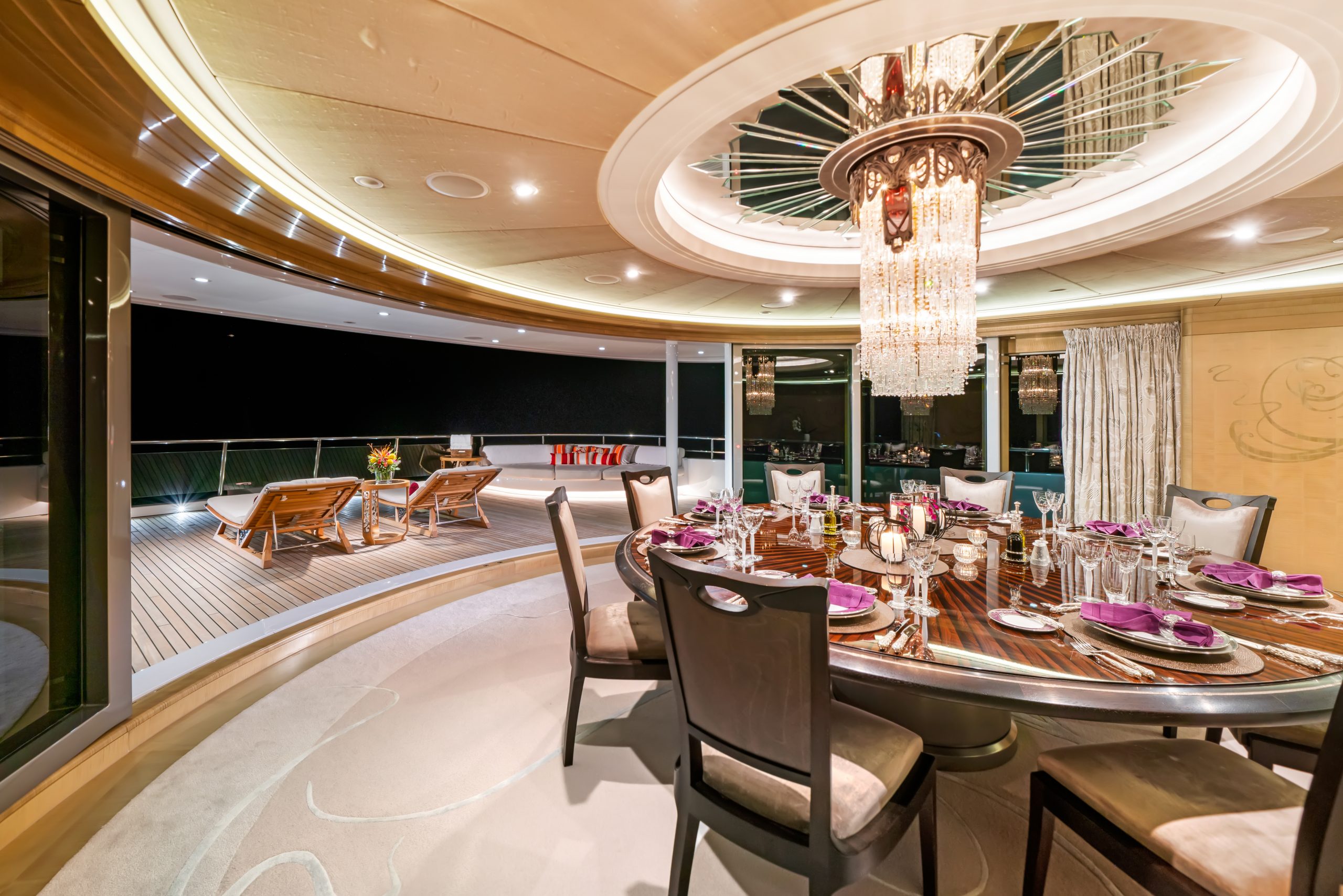 Motor Yacht Amaryllis Dining Area