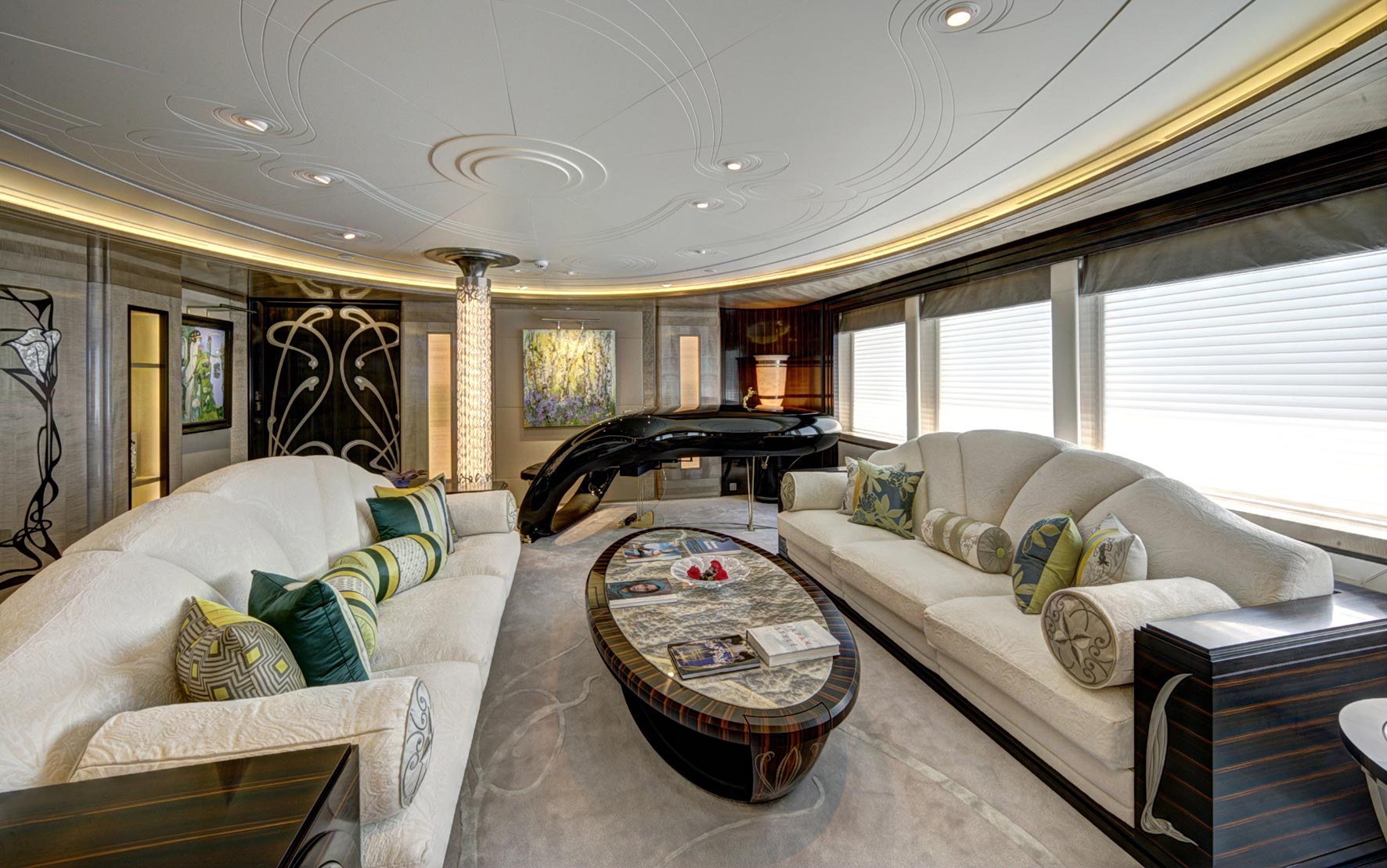 Motor Yacht Amaryllis Piano Lounge