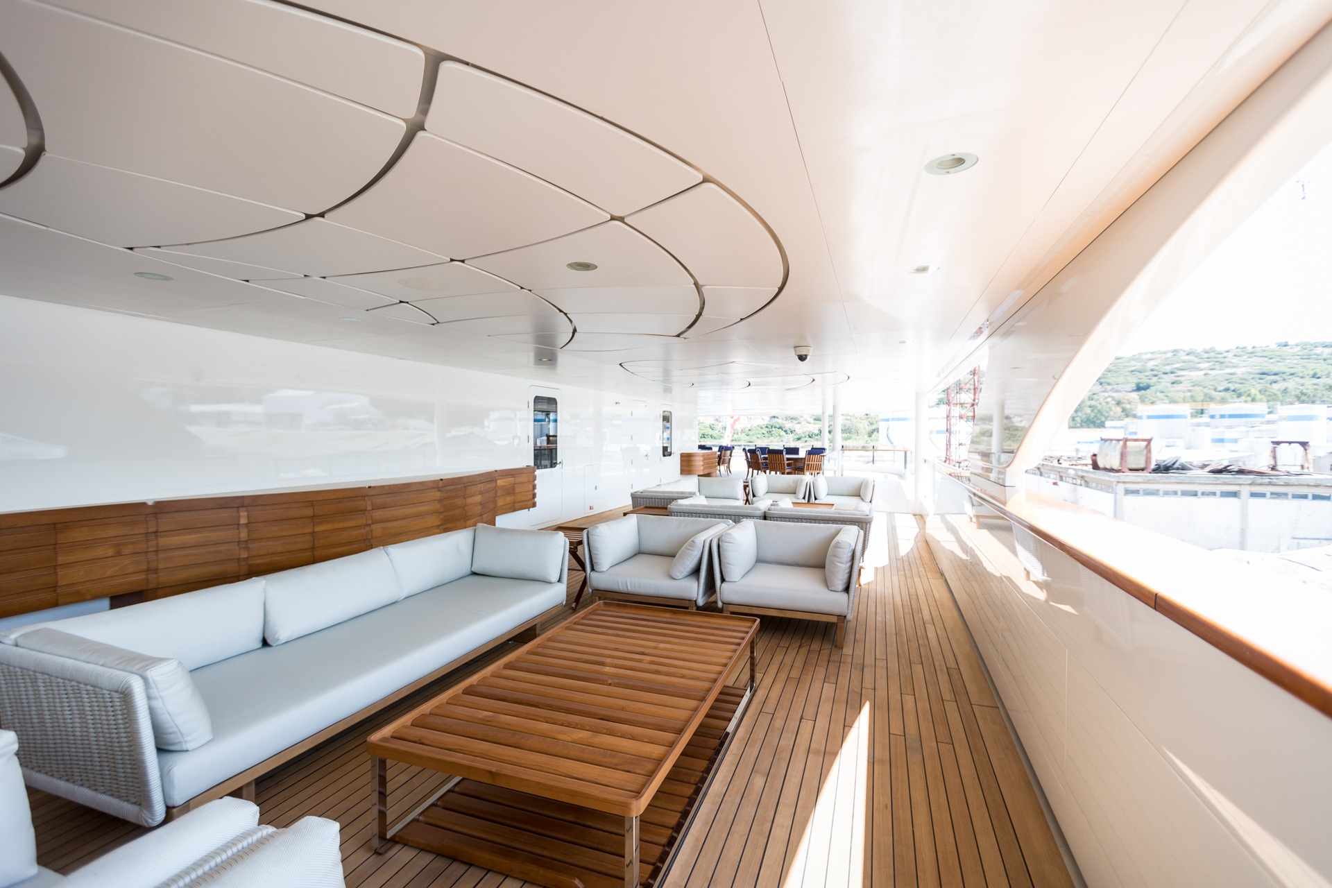 Motor Yacht Dream Main Deck