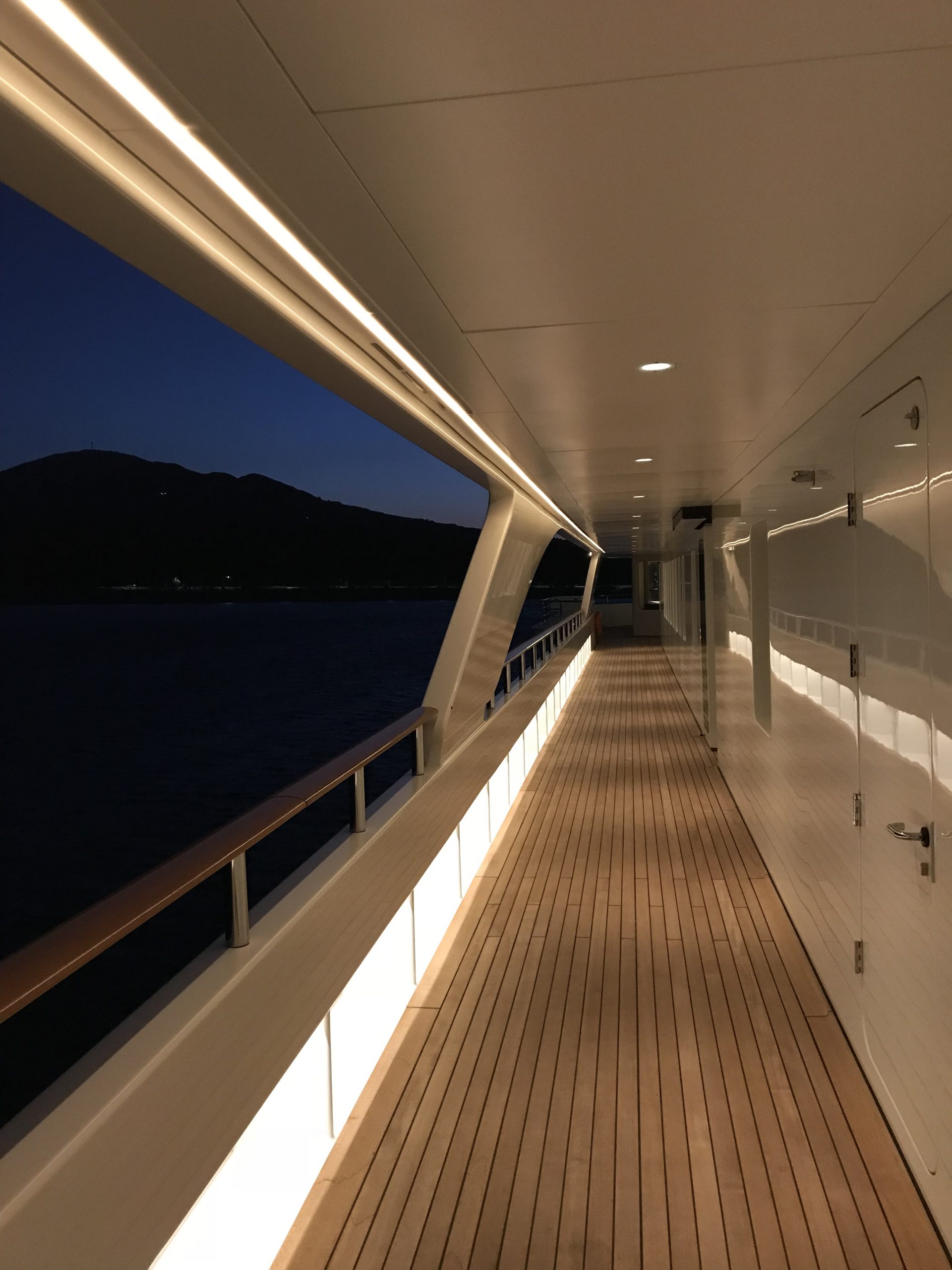 Motor Yacht Dream Outside deck promenade