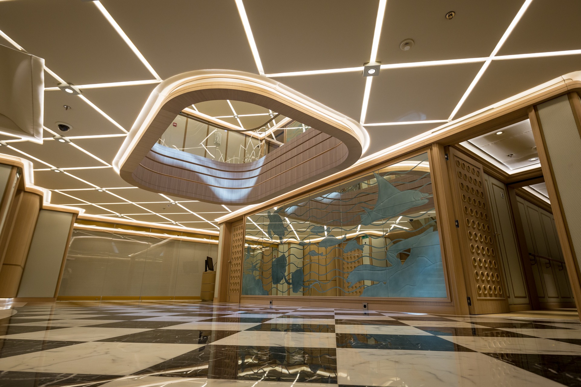 Motor Yacht Dream Central lobby & staircase