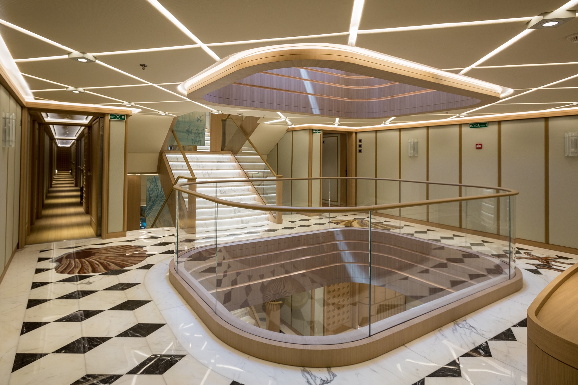 Motor Yacht Dream Central lobby & staircase