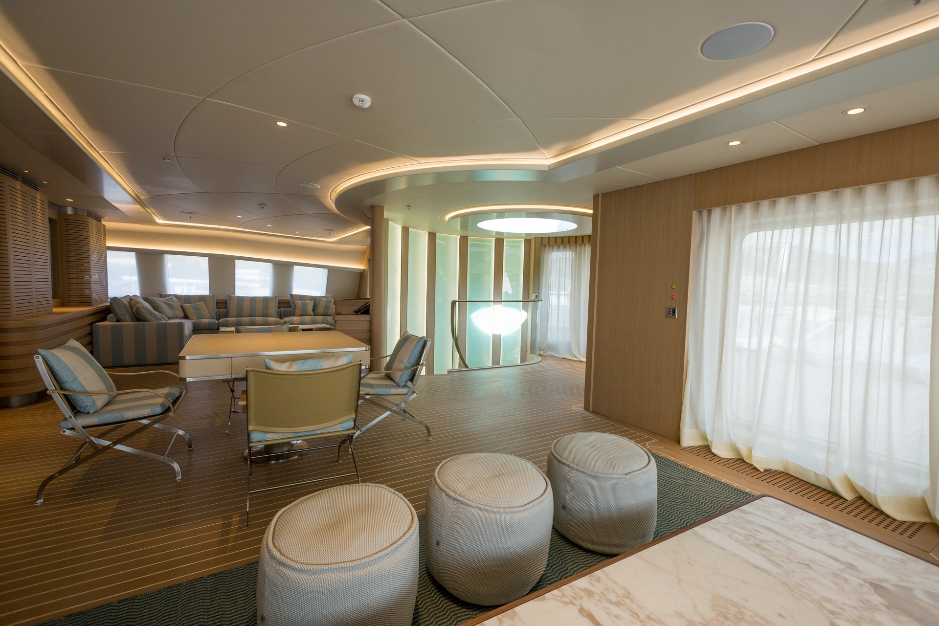 Motor Yacht Dream Reading Room