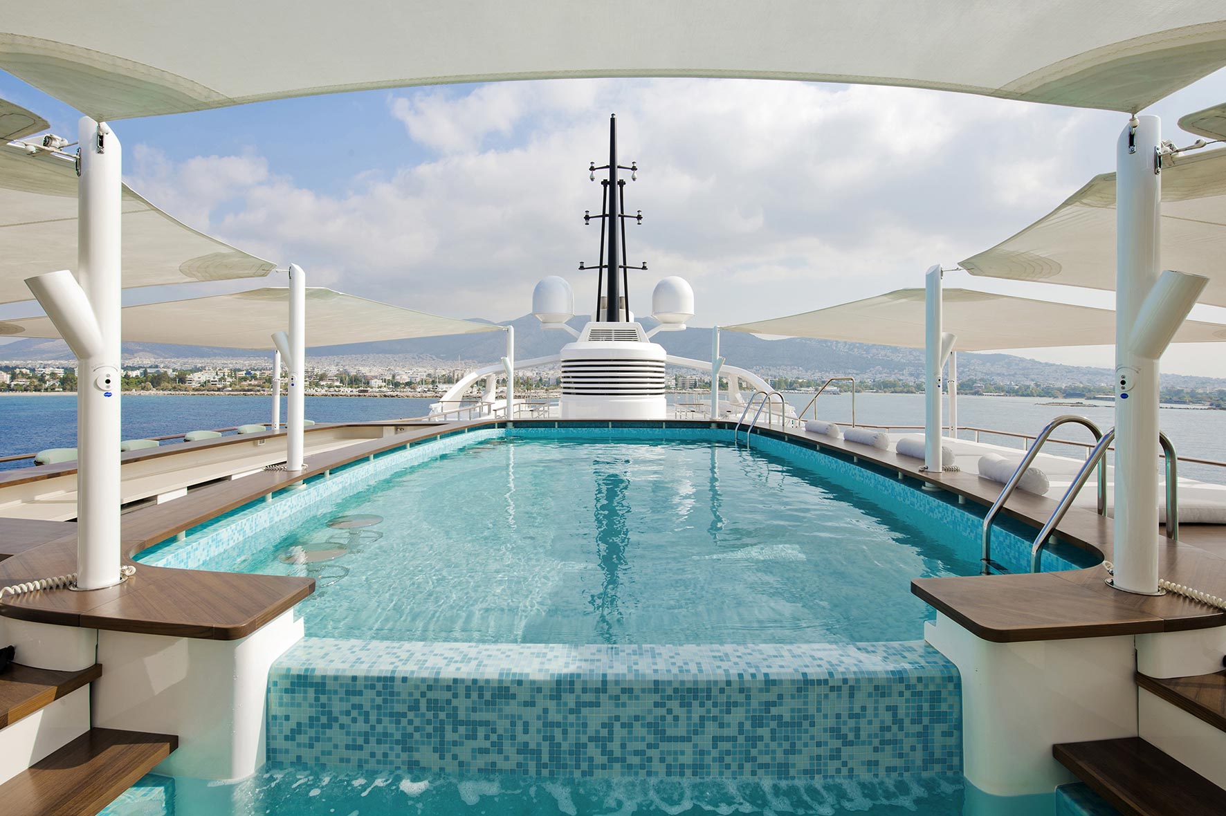 Motor Yacht Dream Sun deck Pool