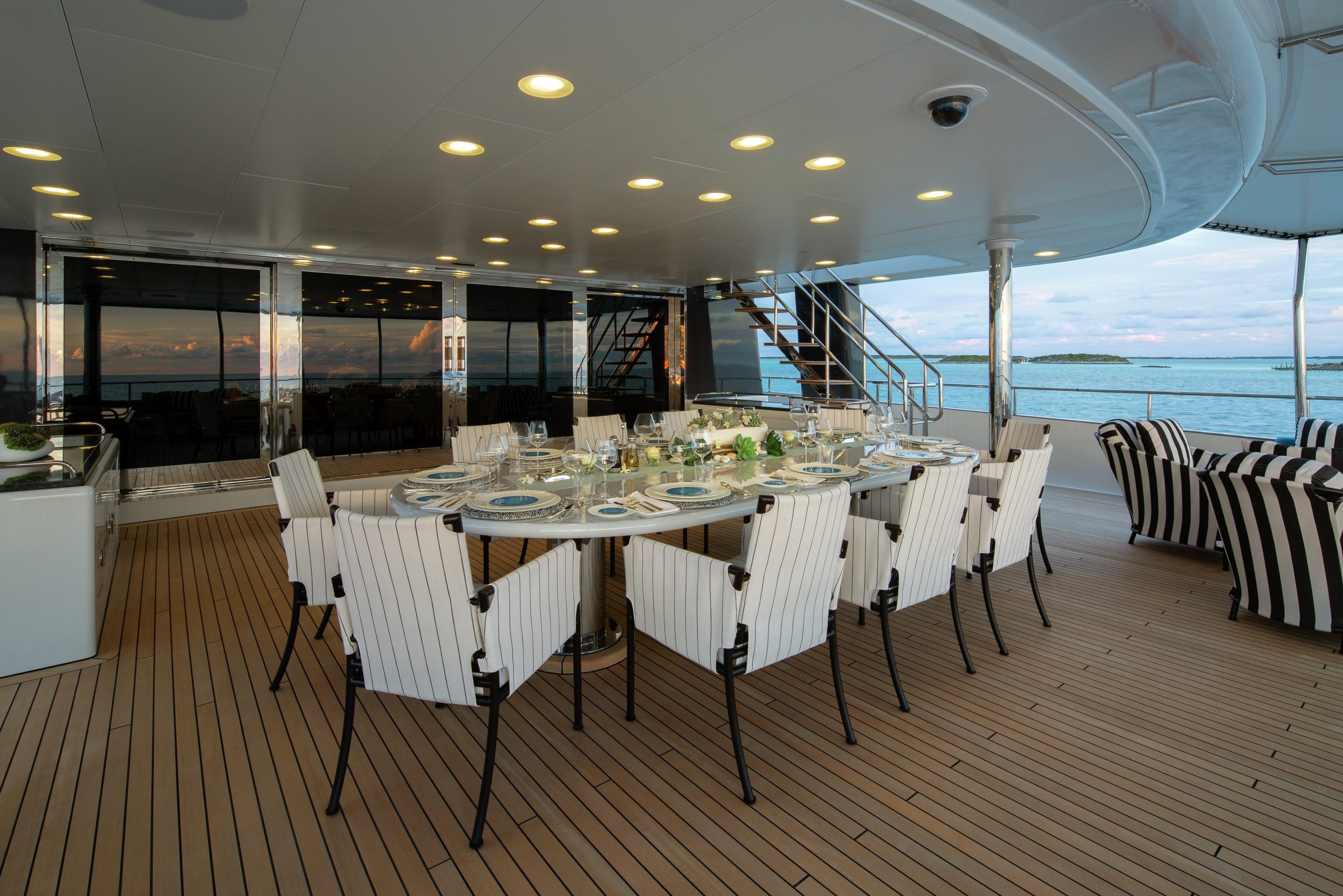 Motor Yacht Eternity Bridge deck dining