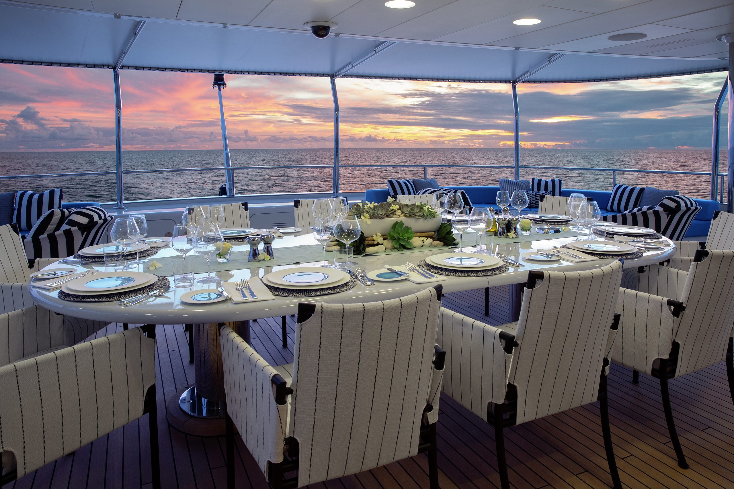 Motor Yacht Eternity Bridge deck dining
