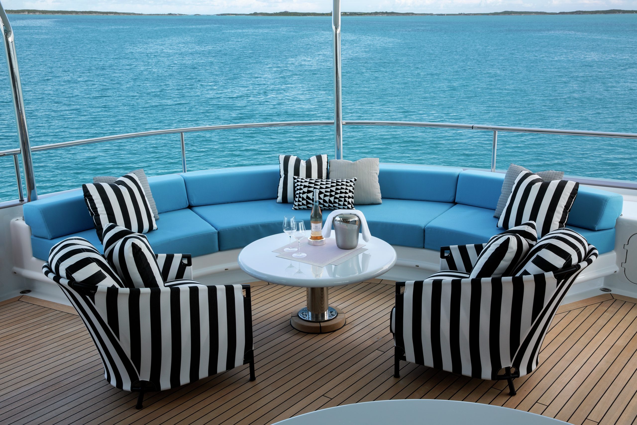 Motor Yacht Eternity Bridge deck lounge