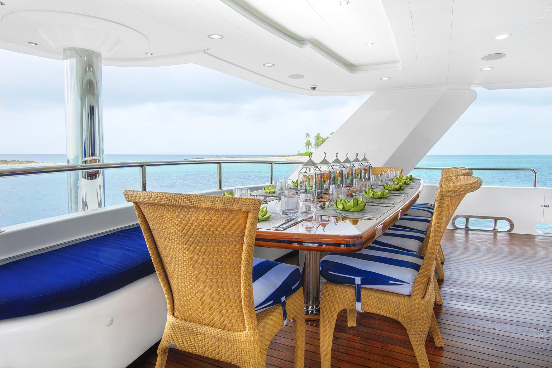 Motor Yacht Island Heiress Deck Dining