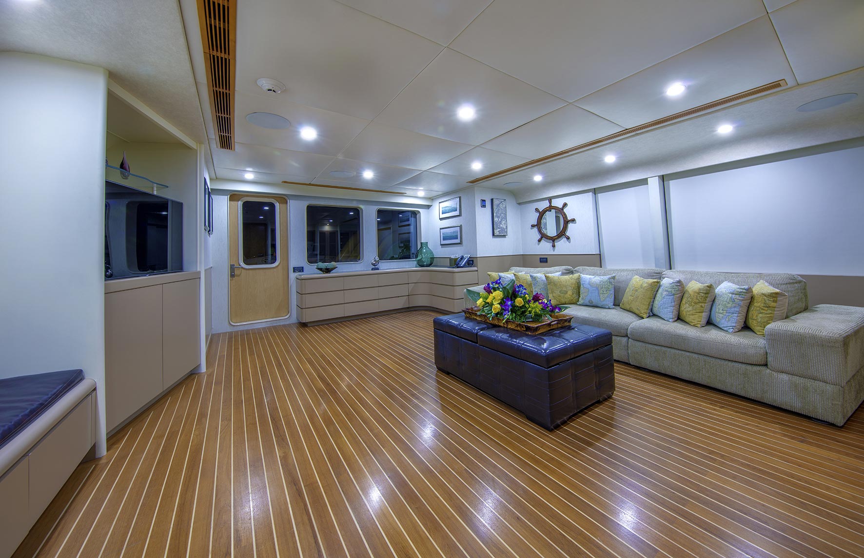 Motor Yacht Island Heiress Sky Lounge