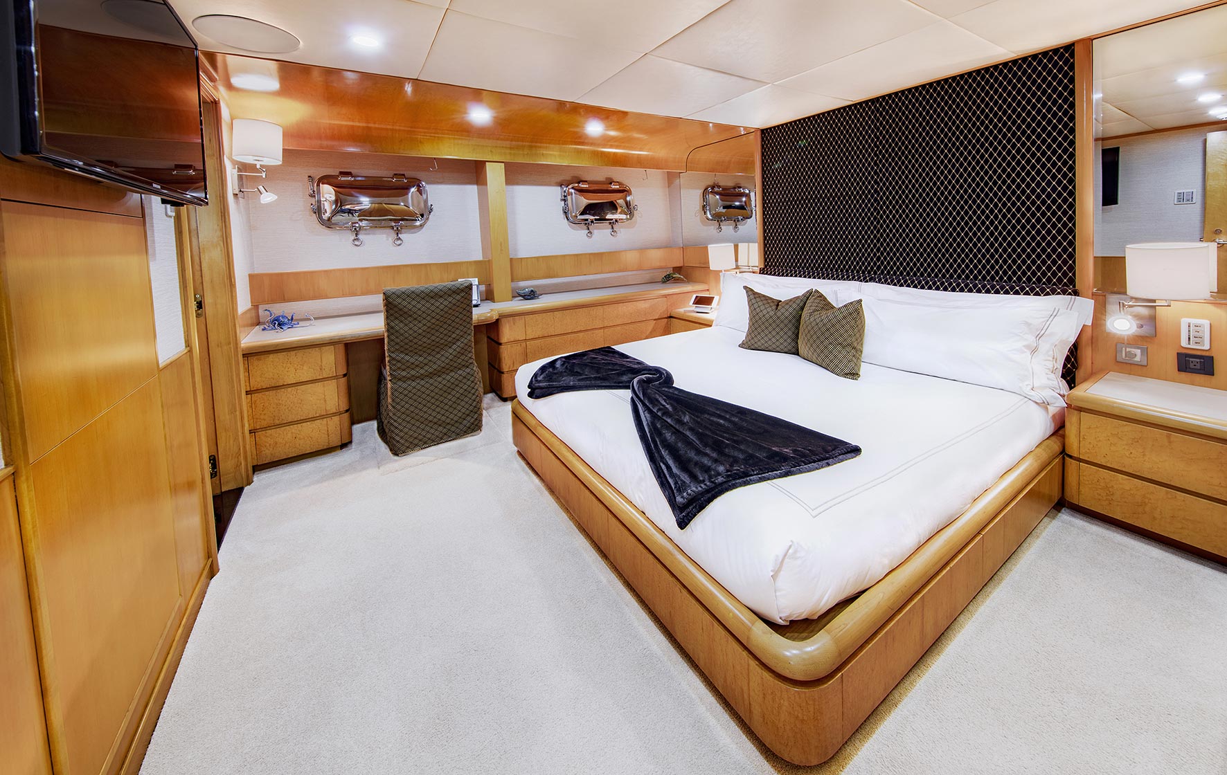 Motor Yacht Island Heiress Vip Stateroom