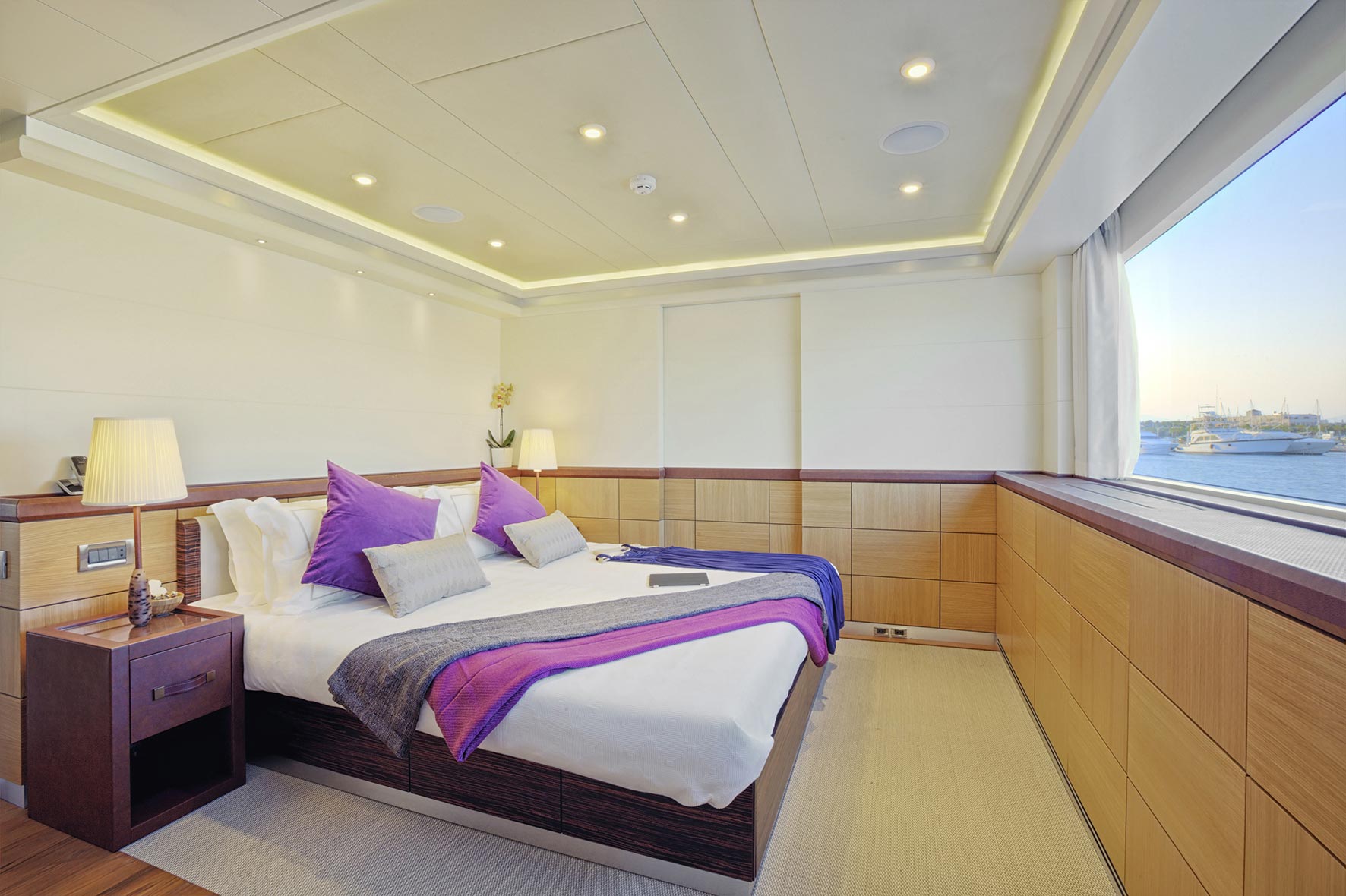 Motor Yacht Quaranta Guest Stateroom