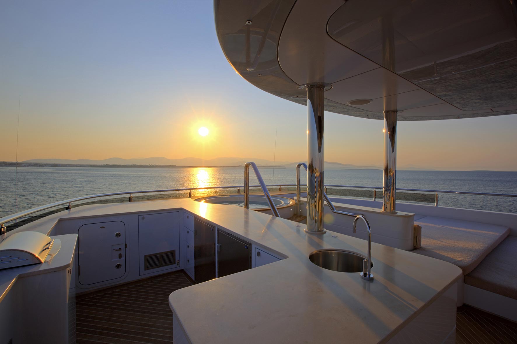Motor Yacht Quaranta Sun Deck
