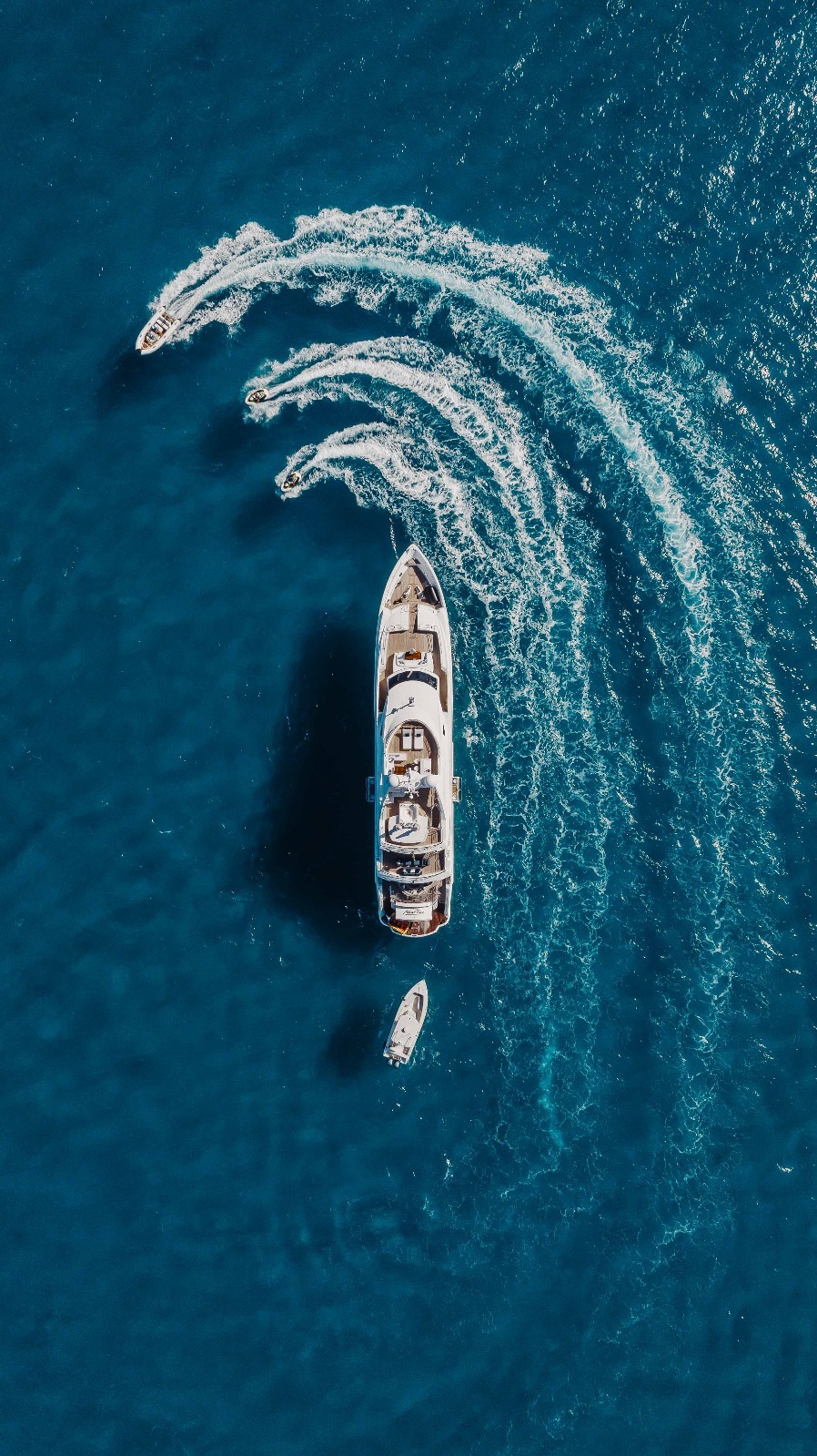 r yacht management